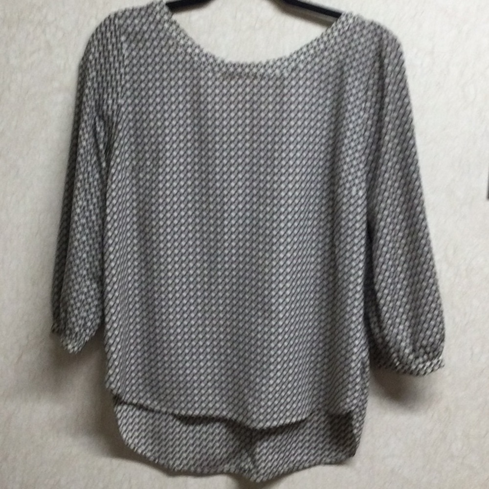 Very nice no tear no stains pleione top